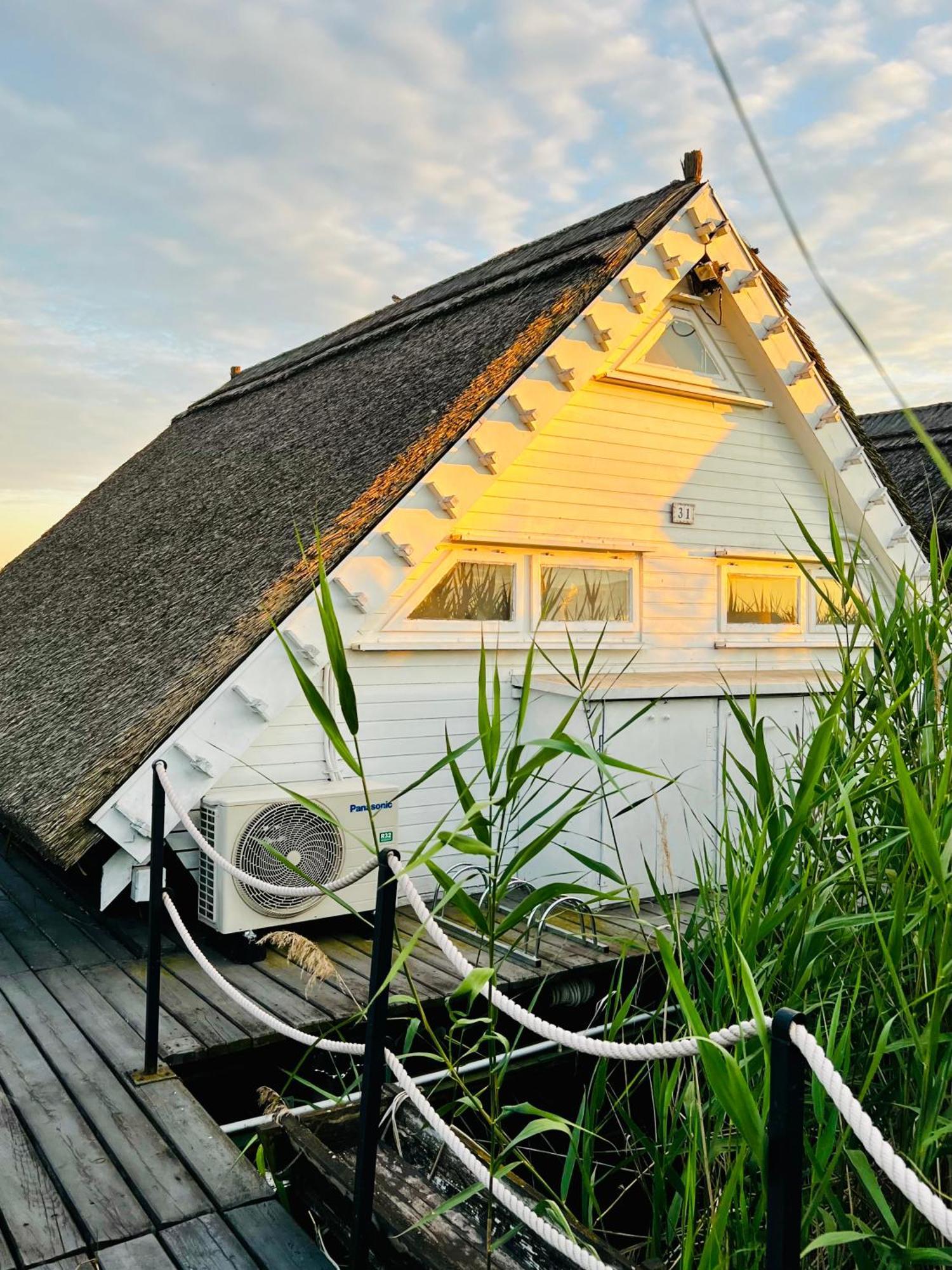 Seehuette Neusiedlersee - Seehaus Inklusive Elektroboot Rust Esterno foto